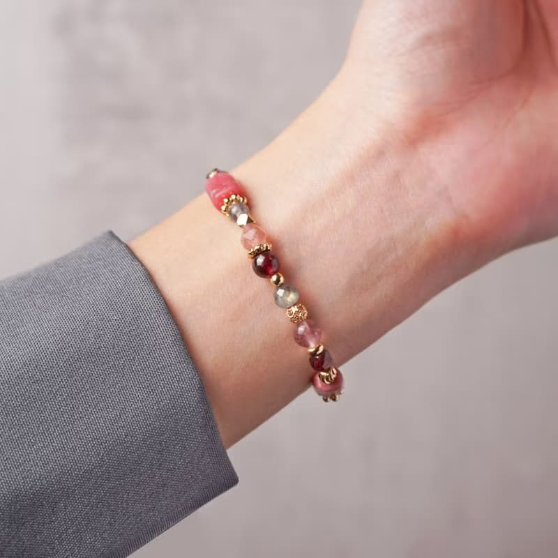 玫瑰星雲 // 薔薇輝石石榴石草莓晶拉長石 手鍊 // 內在安穩 桃花