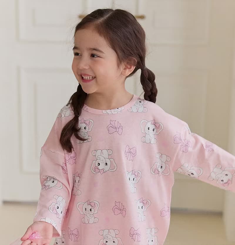 【新品】淺粉緞帶大象-【寬鬆】植纖衣長袖童裝-K62409