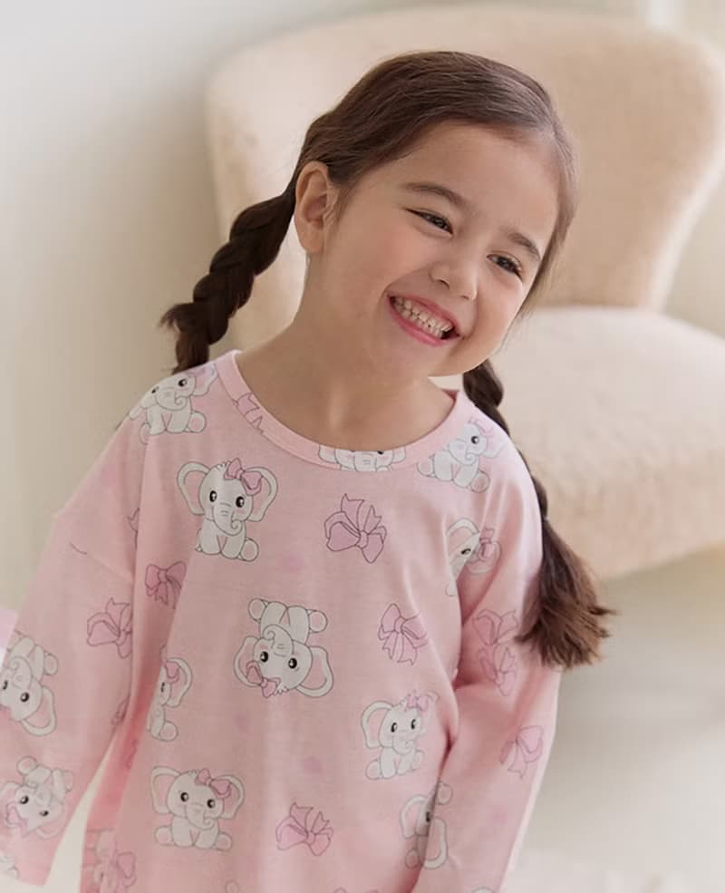 【新品】淺粉緞帶大象-【寬鬆】植纖衣長袖童裝-K62409