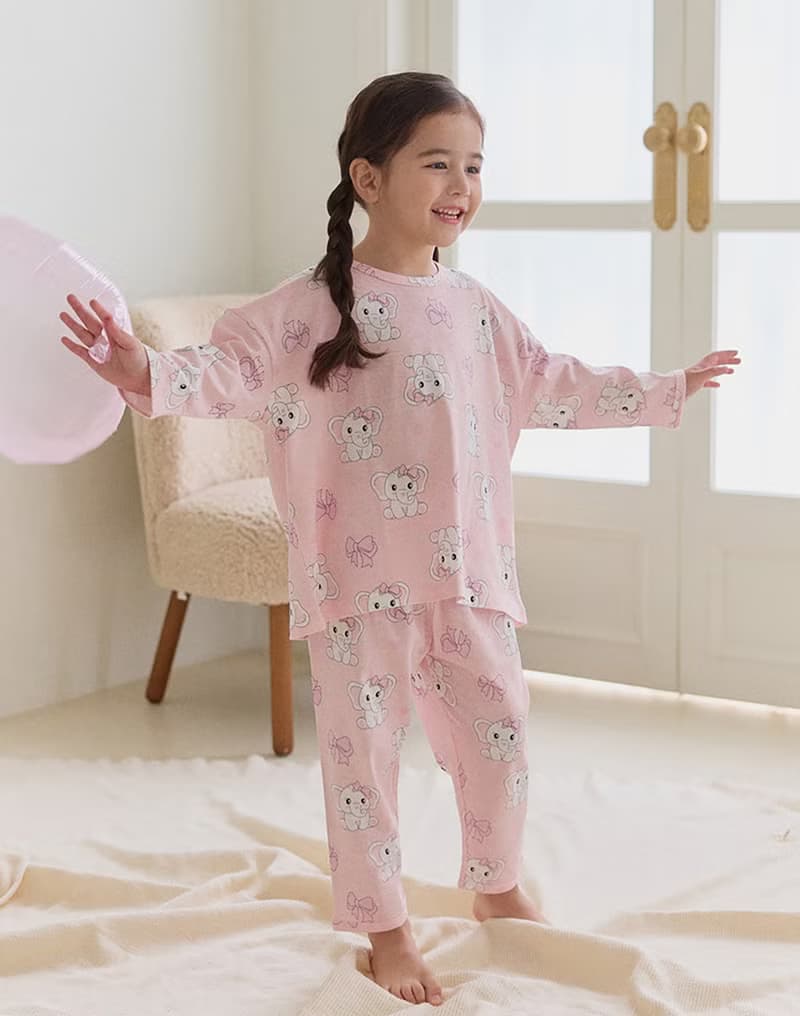 【新品】淺粉緞帶大象-【寬鬆】植纖衣長袖童裝-K62409