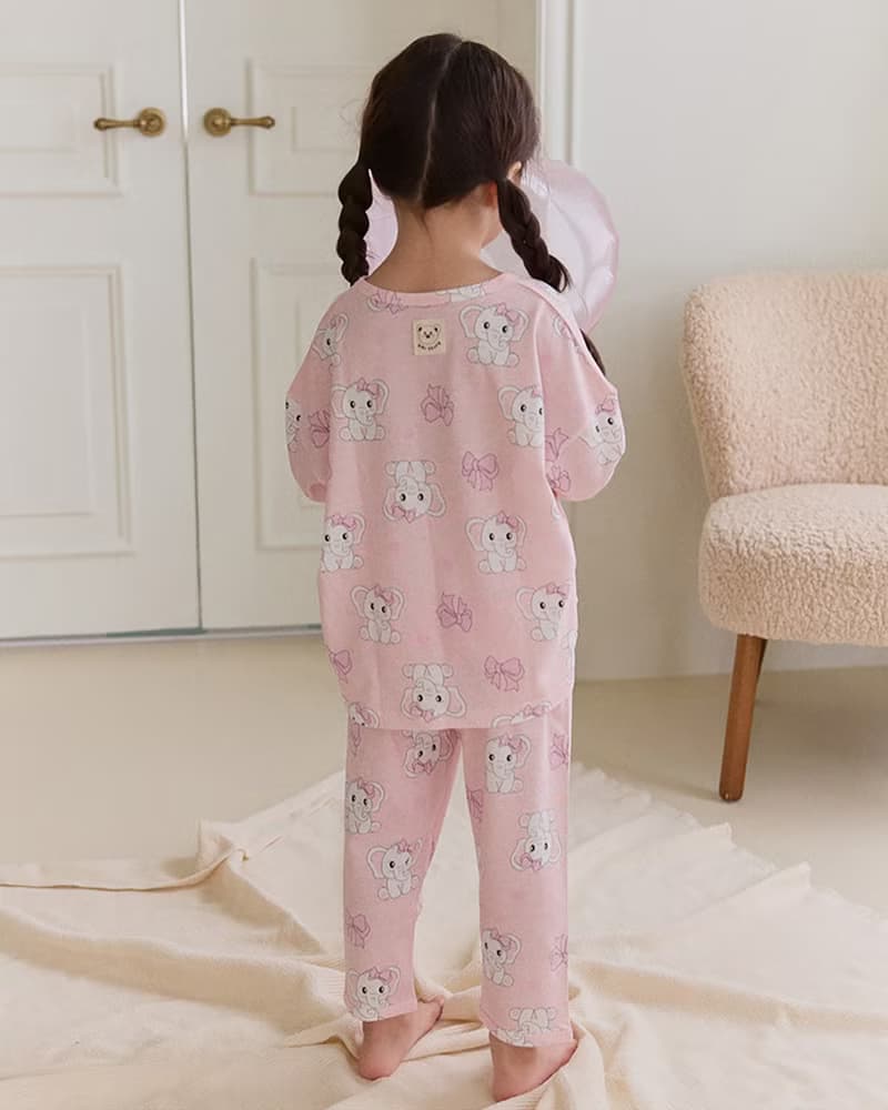 【新品】淺粉緞帶大象-【寬鬆】植纖衣長袖童裝-K62409