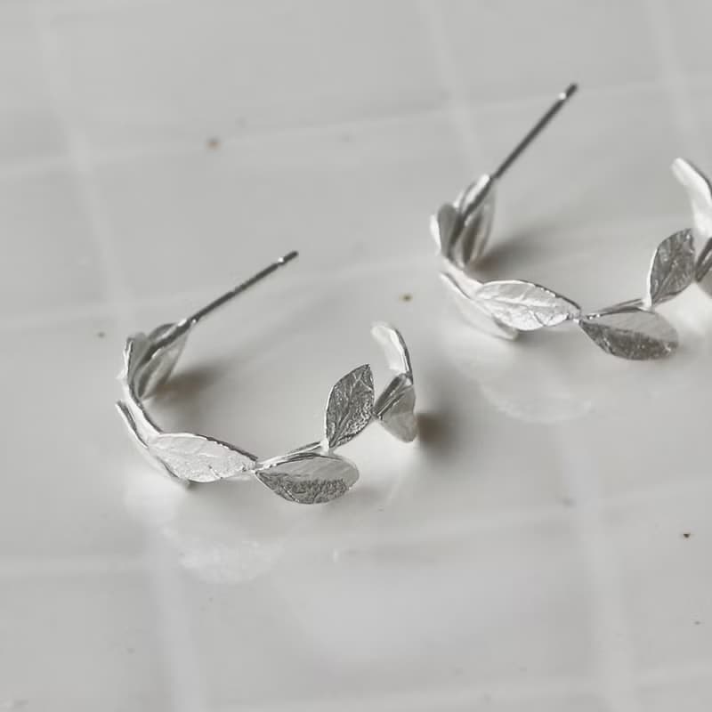 Small leaf hoop earrings