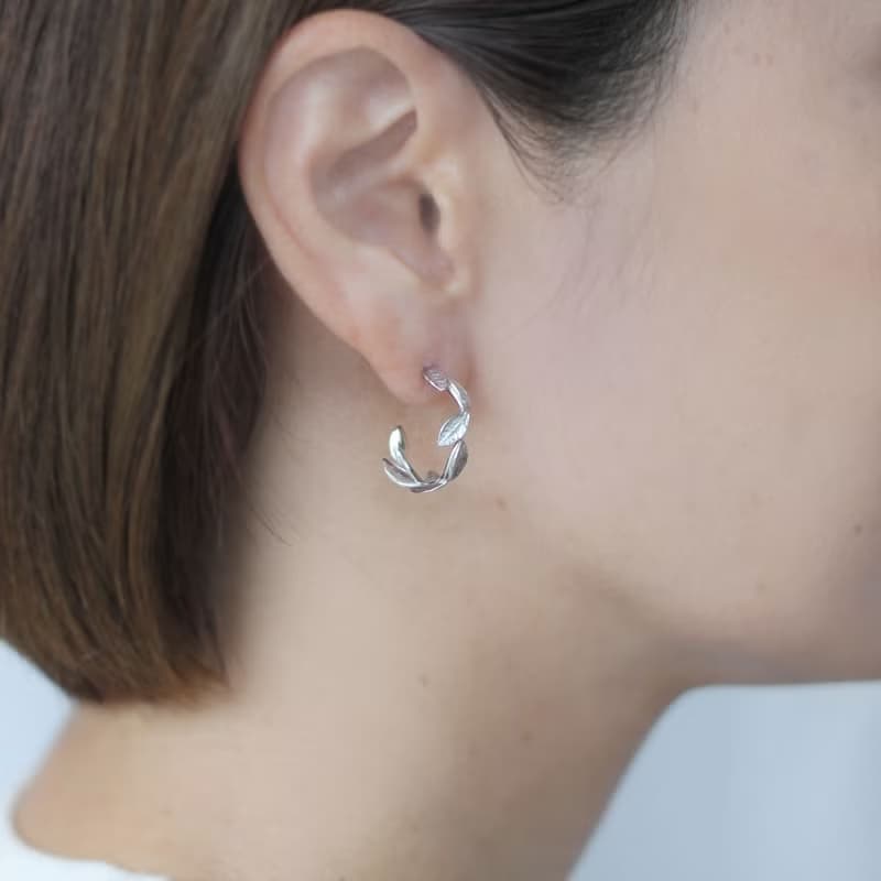 Small leaf hoop earrings