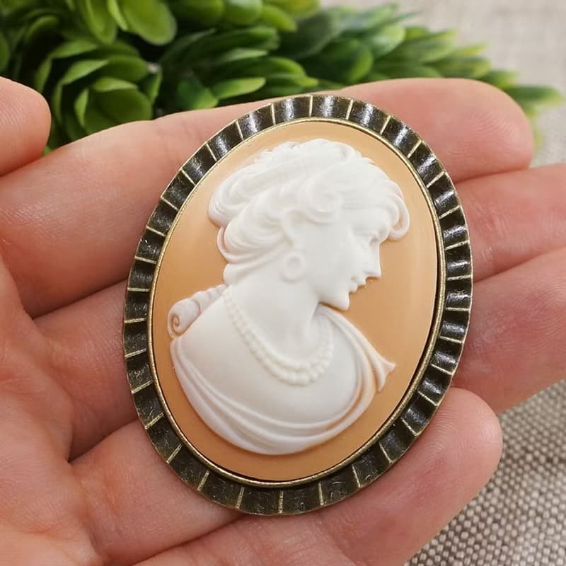 Lady Girl Cameo Brooch Pin White Powder Pink Victorian Brooch Woman Jewelry Gift