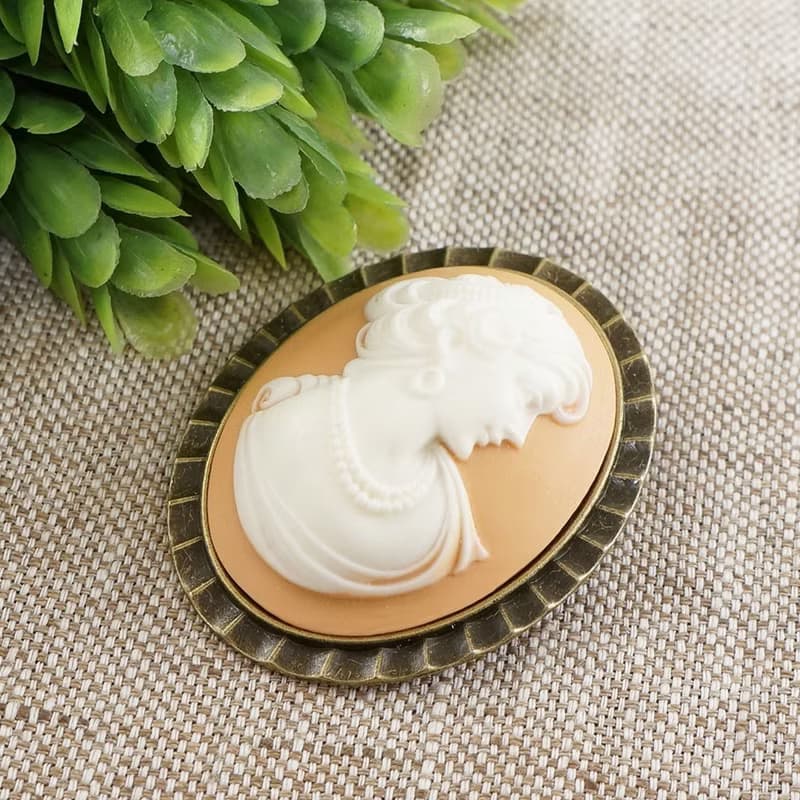 Lady Girl Cameo Brooch Pin White Powder Pink Victorian Brooch Woman Jewelry Gift