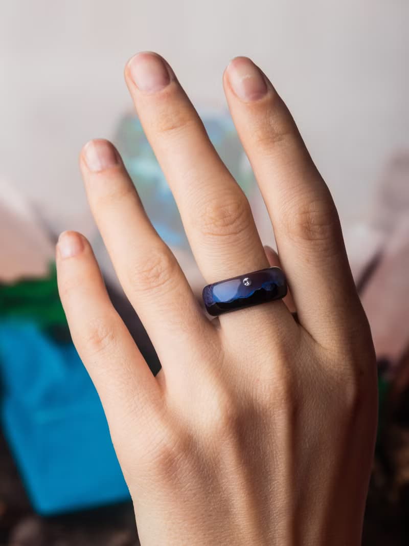 木製紫色雨環婦女在黑暗中發光手工製作的自然木材首飾