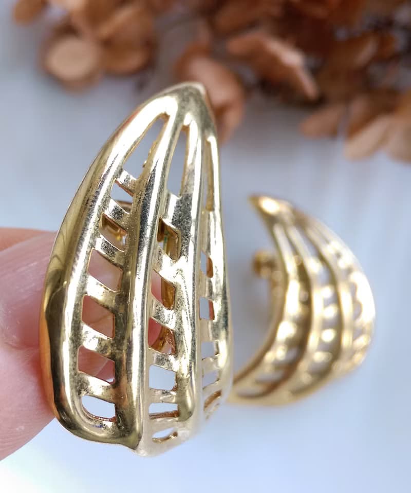 Vintage Jewelry 西洋古董飾品 Napier 簍空 月形 夾式耳環