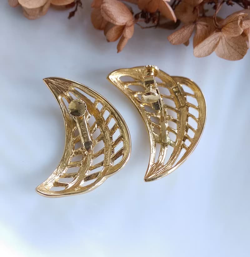 Vintage Jewelry 西洋古董飾品 Napier 簍空 月形 夾式耳環