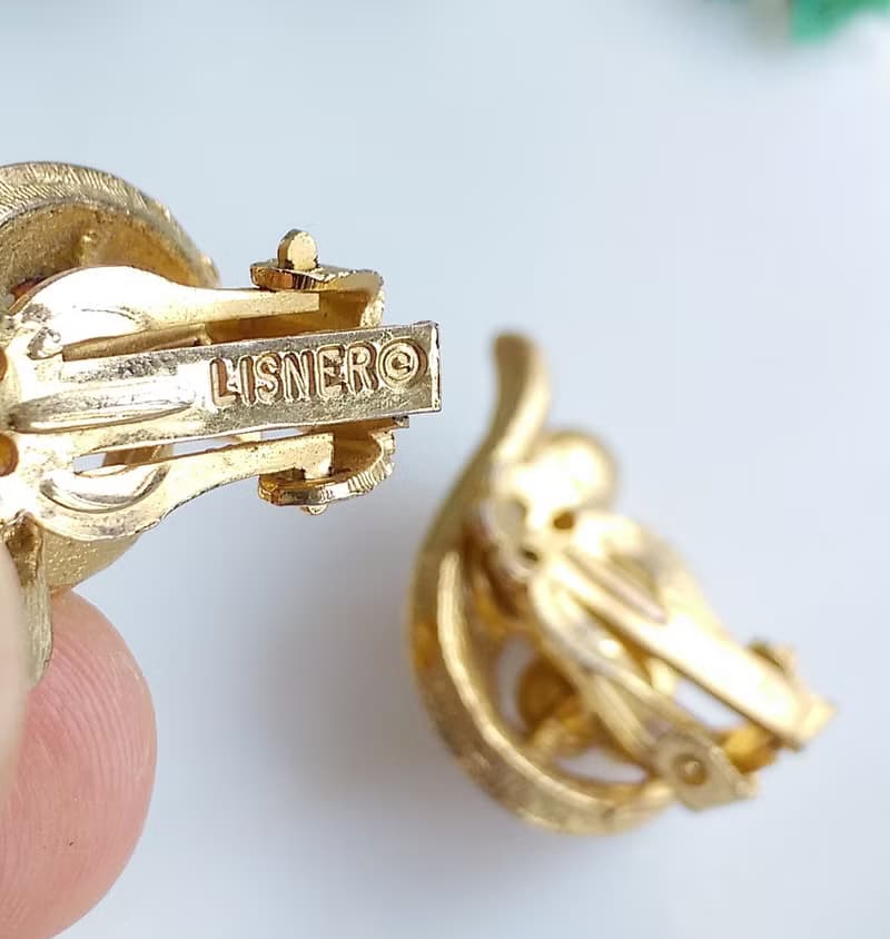 Vintage Jewelry 西洋古董飾品 LISNER 對稱 仿珠捲葉 夾式耳環