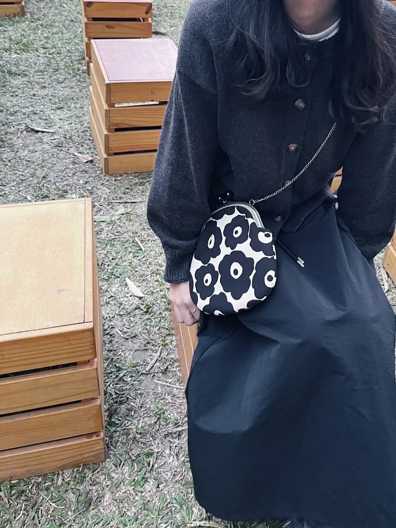 |黑色的花| 斜背鏈條 黑色圓珠口金包 斜背包