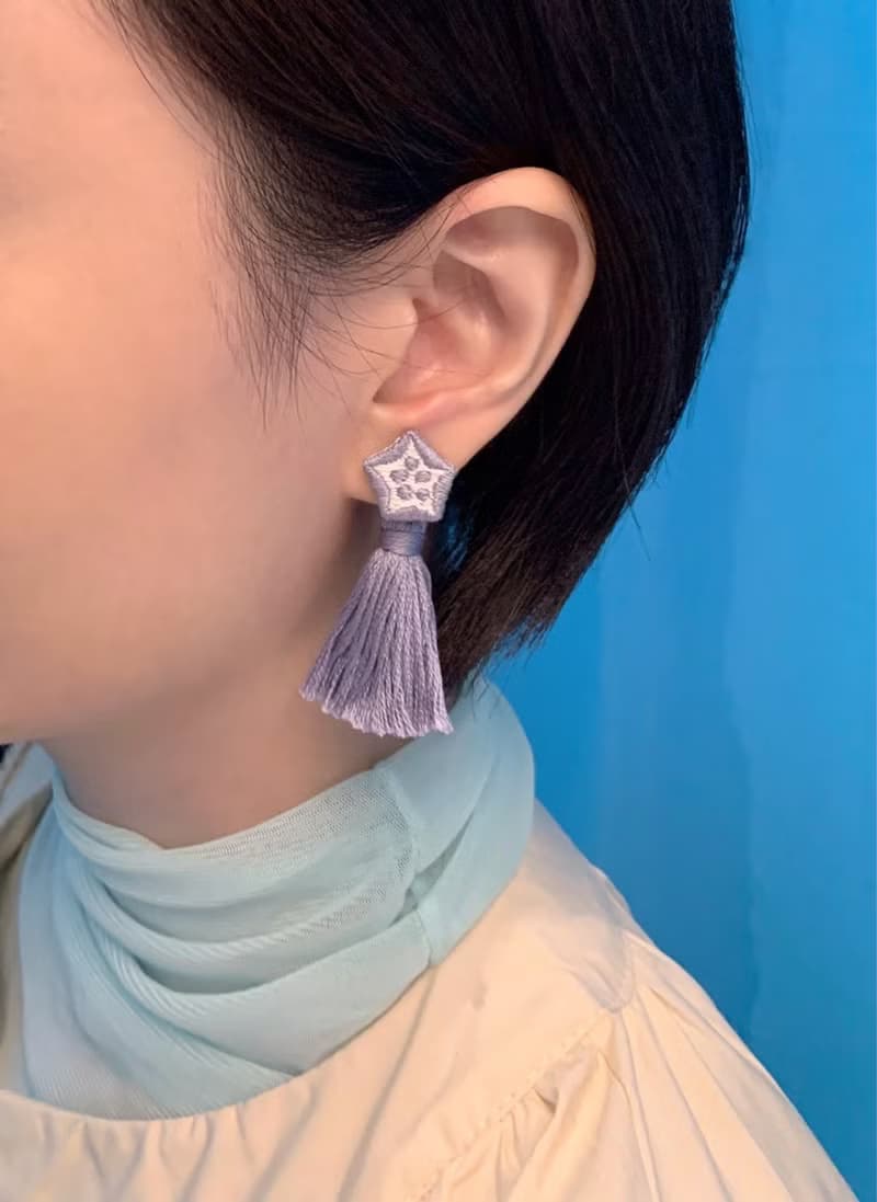 秋葵流蘇・手工刺繡耳環 - 芋灰