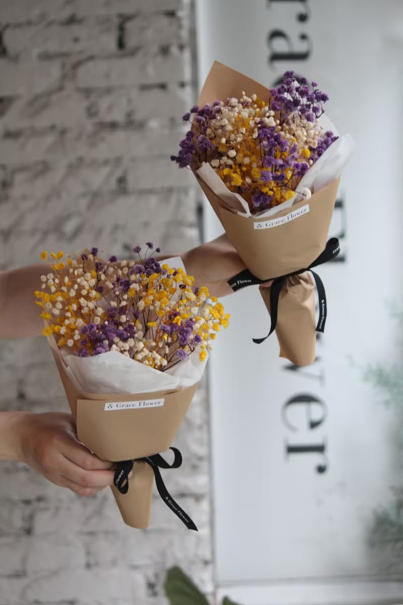 黃紫撞色滿天星花束