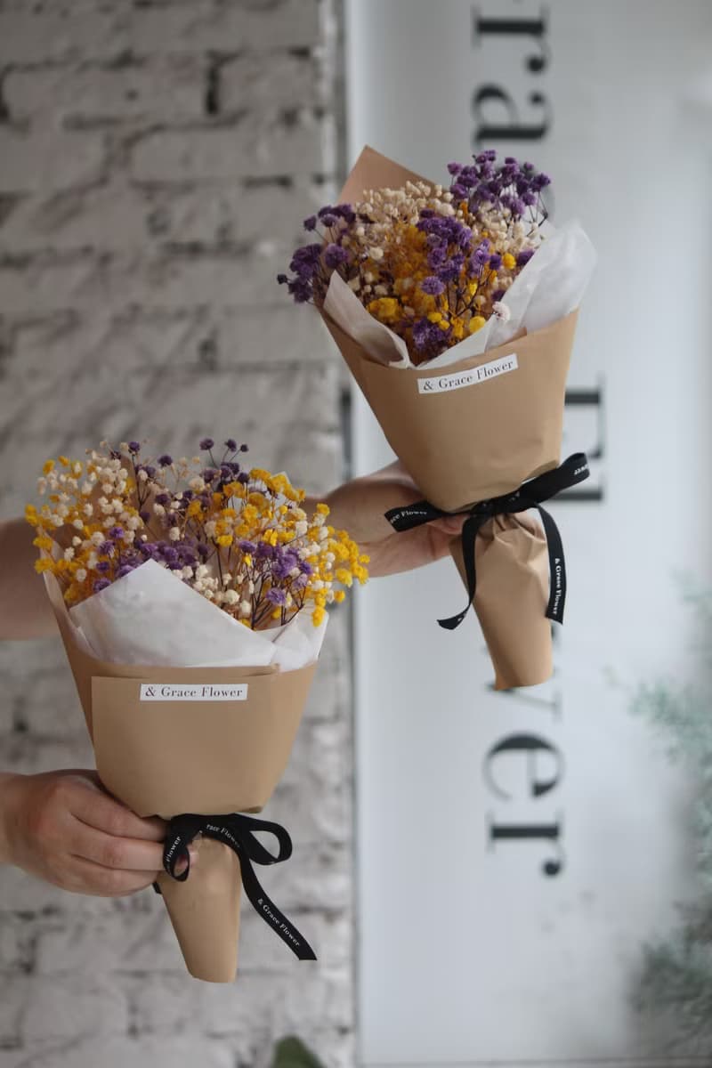 黃紫撞色滿天星花束