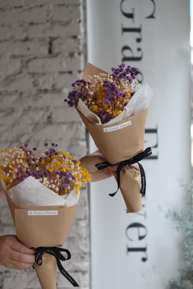 黃紫撞色滿天星花束