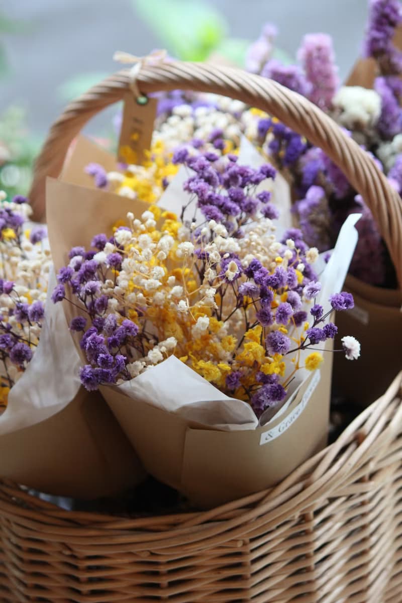 黃紫撞色滿天星花束