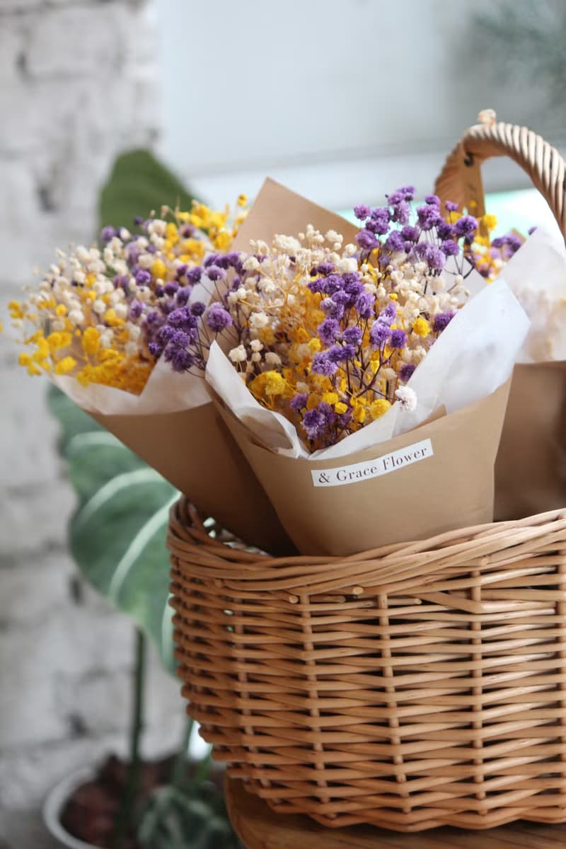 黃紫撞色滿天星花束