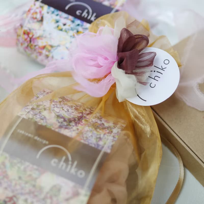 咲き編みシュシュ || いちごチョコ ||