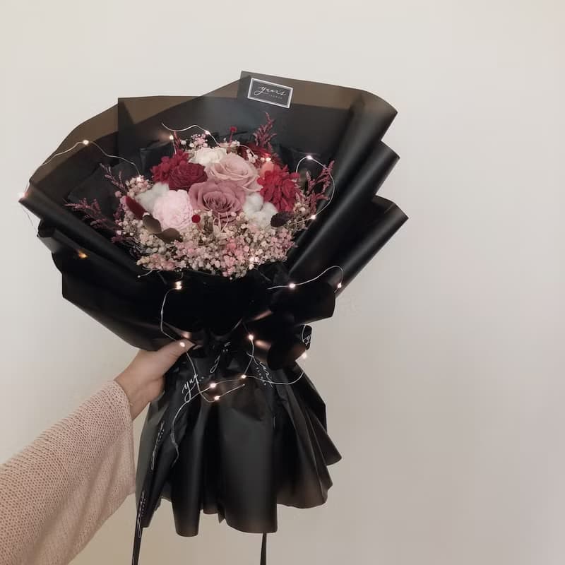 經典告白花束 浪漫燈串 情人節花束 畢業花束 生日禮物 擴香花束