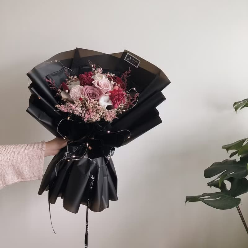 經典告白花束 浪漫燈串 情人節花束 畢業花束 生日禮物 擴香花束