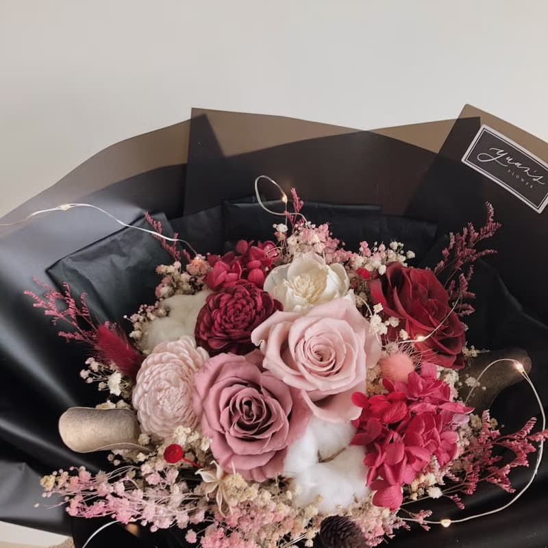 經典告白花束 浪漫燈串 情人節花束 畢業花束 生日禮物 擴香花束