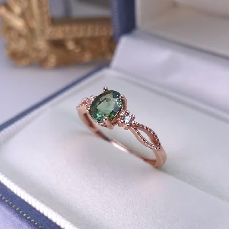 翠綠色碧璽 晶體透徹 切工完美 自然松林的光澤 玫瑰金色 純銀戒