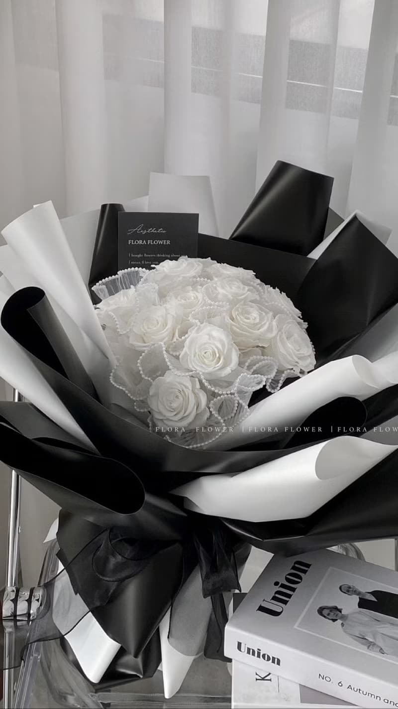 Flora Flower永生玫瑰花束-人間值得(白玫瑰)
