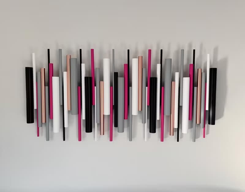 手工木質3D壁掛雕塑 鮮粉紅 黑 白 搭配銅色點綴