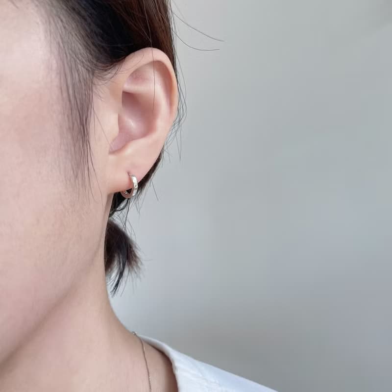│簡約│個性圈圈 • 極簡耳針 • 純銀耳環 • 可碰水 • 抗過敏