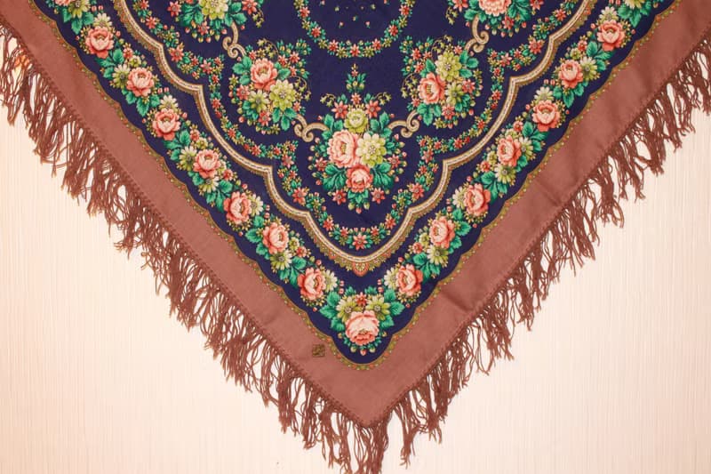 Authentic Pavlovo Posad Russian Shawl Scarf Soft 100% Wool 89x89 cm 1579-16