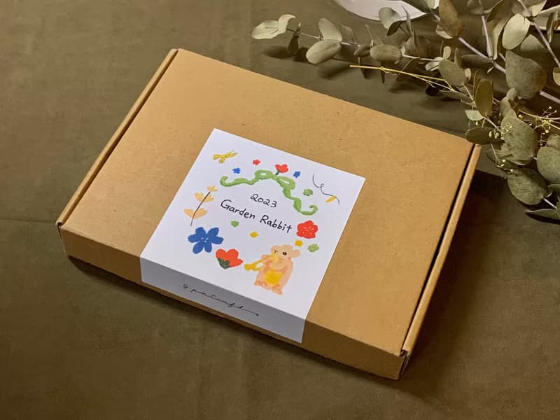 9點以後 | 完成品. 2023花園兔年曆. 純手工 刺繡 掛曆 紙盒包裝