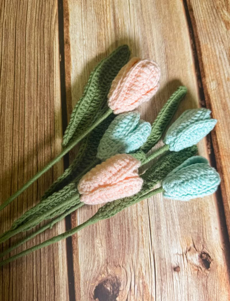 淡雅鬱金香鉤織花束