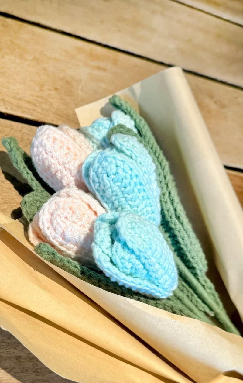 淡雅鬱金香鉤織花束