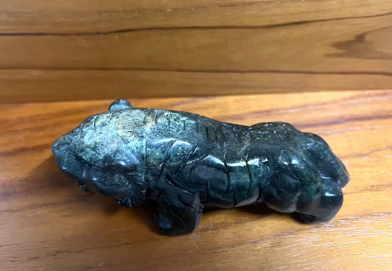 勇猛-黑色和田墨玉老虎帶頂頭金皮動物擺件/力量/工作/招財/咬錢