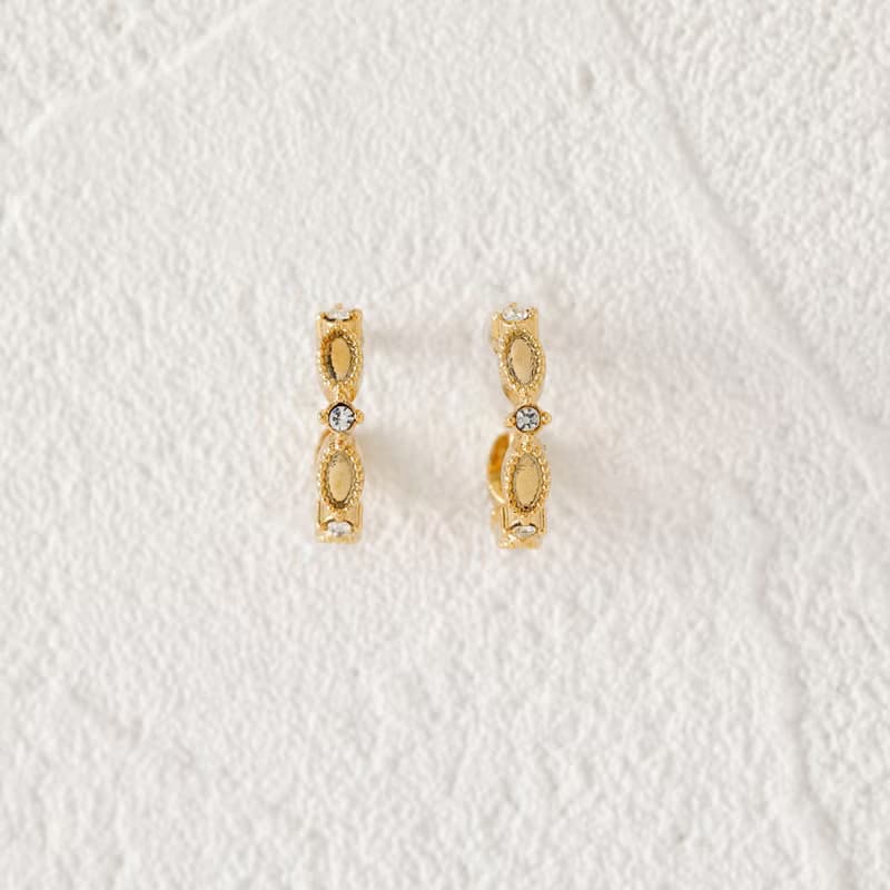 classical crescent pierced earring GD　ニッケルフリークリスタルポストピアス　おしゃれなシンプルデザイン 　ゴールド
