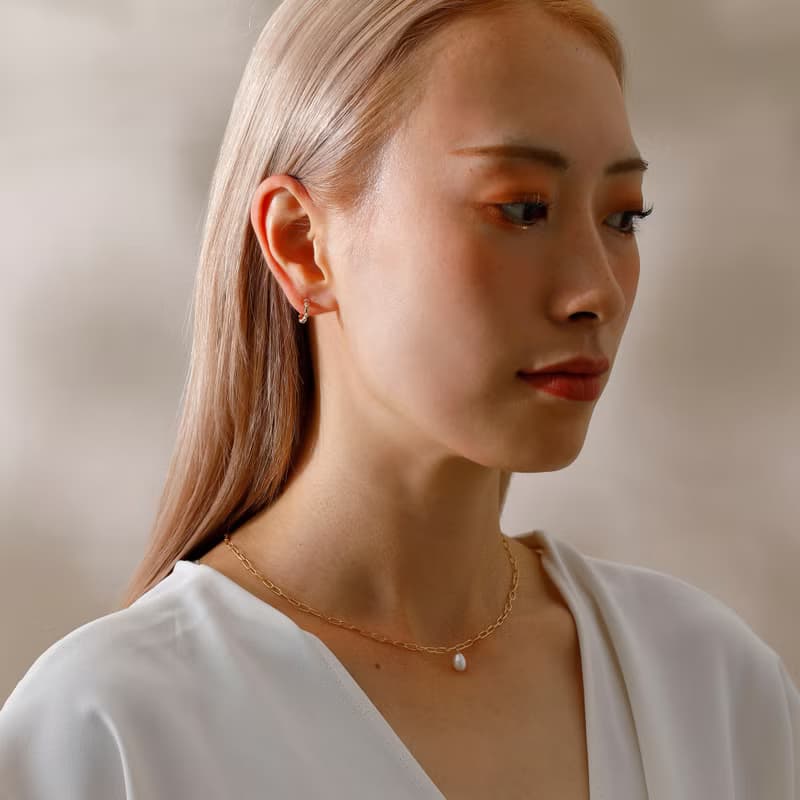 classical crescent pierced earring GD　ニッケルフリークリスタルポストピアス　おしゃれなシンプルデザイン 　ゴールド