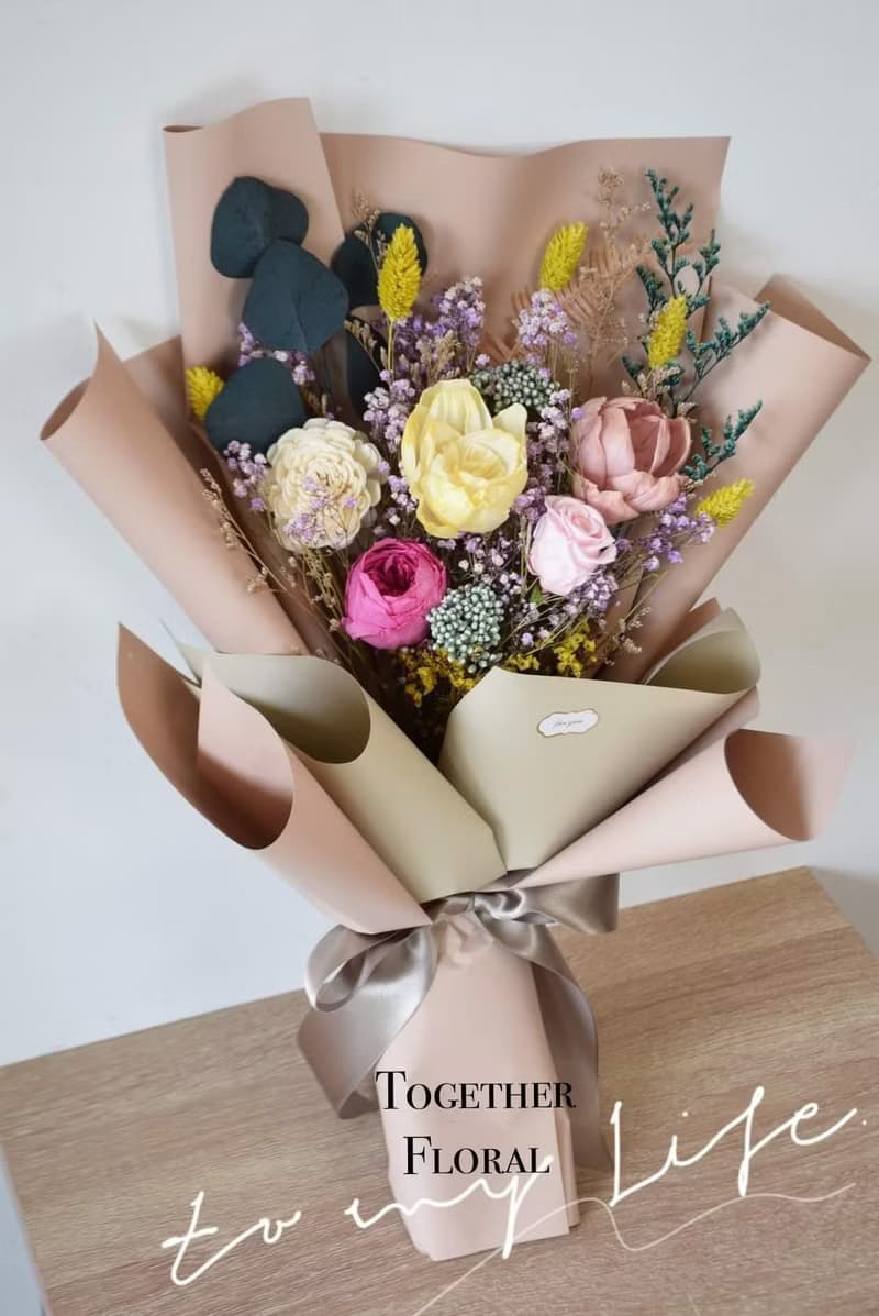 永生玫瑰索拉花花束