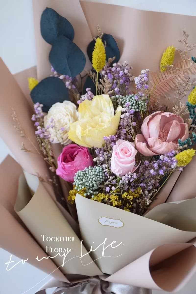 永生玫瑰索拉花花束