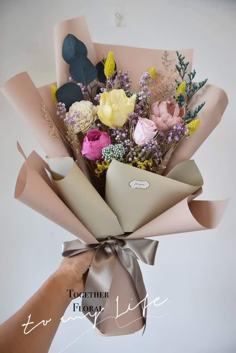 永生玫瑰索拉花花束