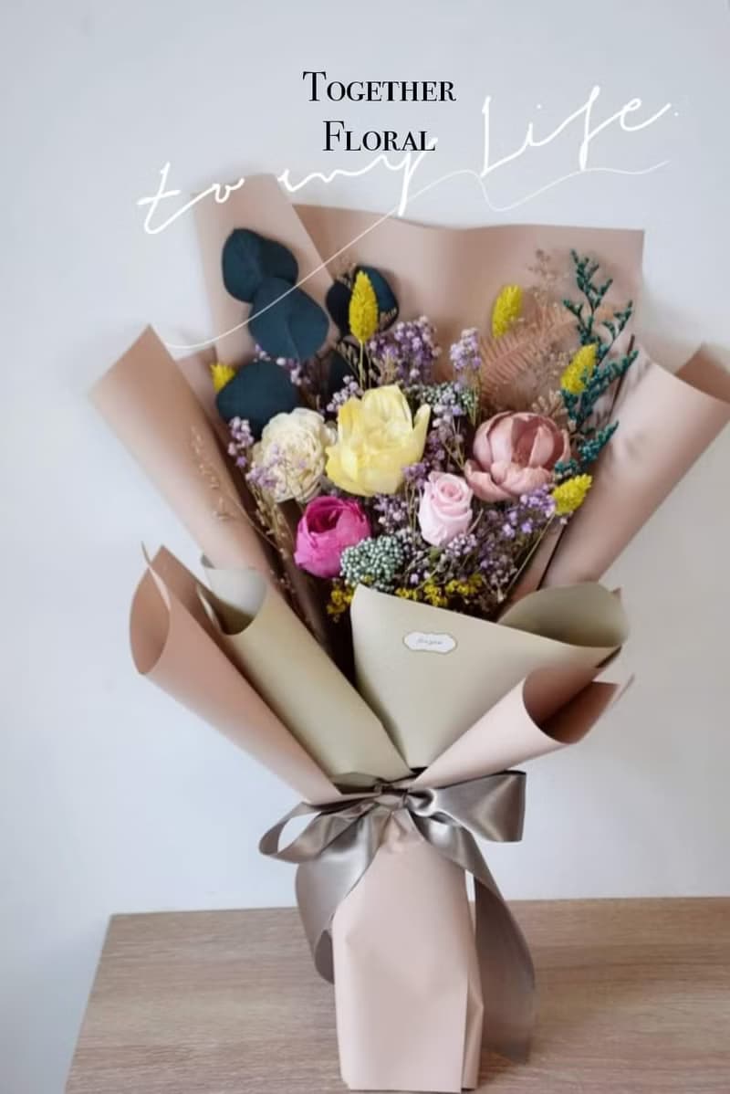 永生玫瑰索拉花花束