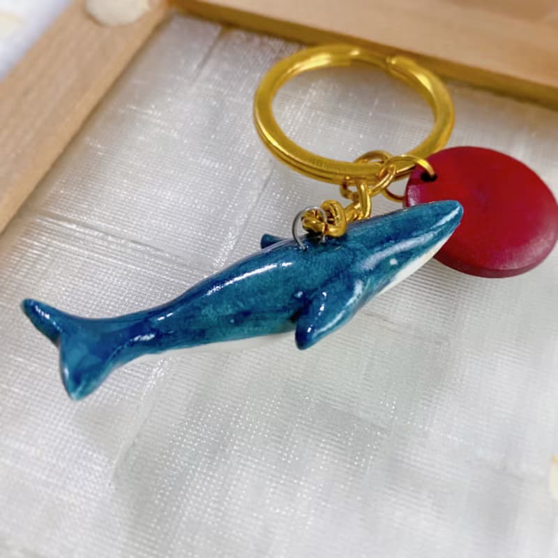 生日禮物【手作吊飾】沈靜藍鯨 藏藍釉 陶藝 生日禮物