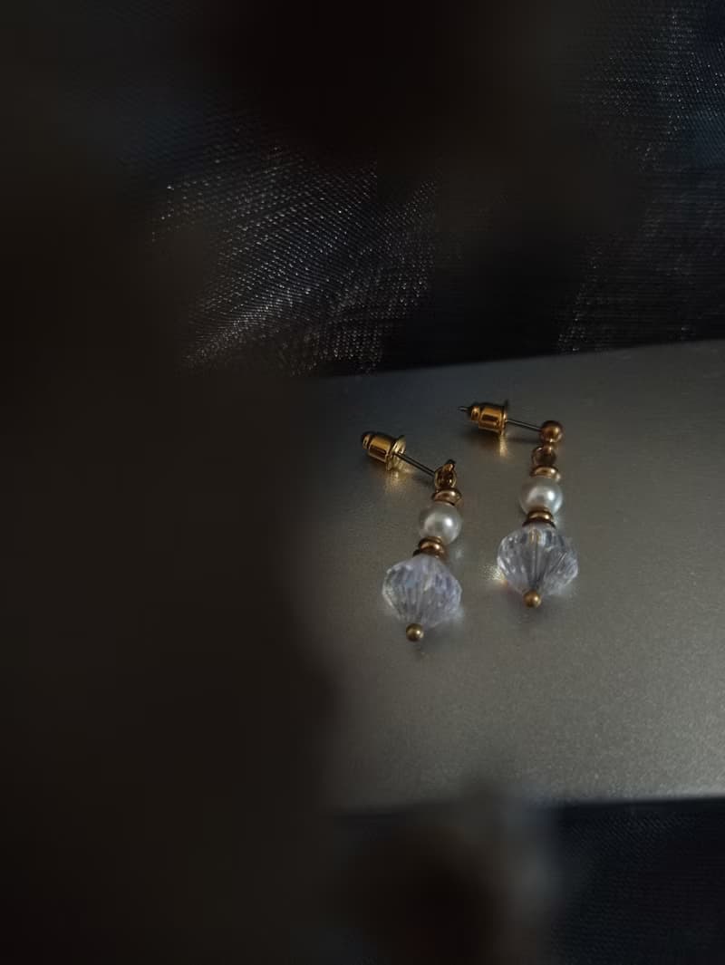 古典扇形短耳環 / 透明虹光