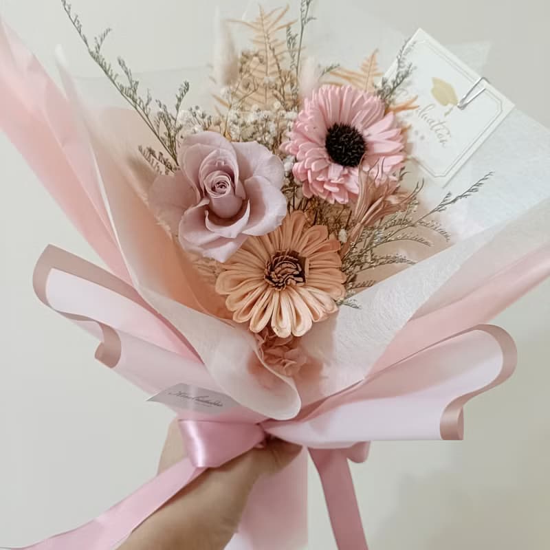 畢業花束禮物 永生康乃馨玫瑰花束 情人節生日企業贈品課程