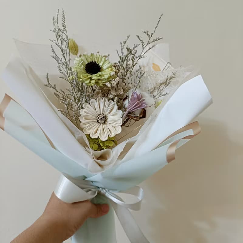 畢業花束禮物 永生康乃馨玫瑰花束 情人節生日企業贈品課程