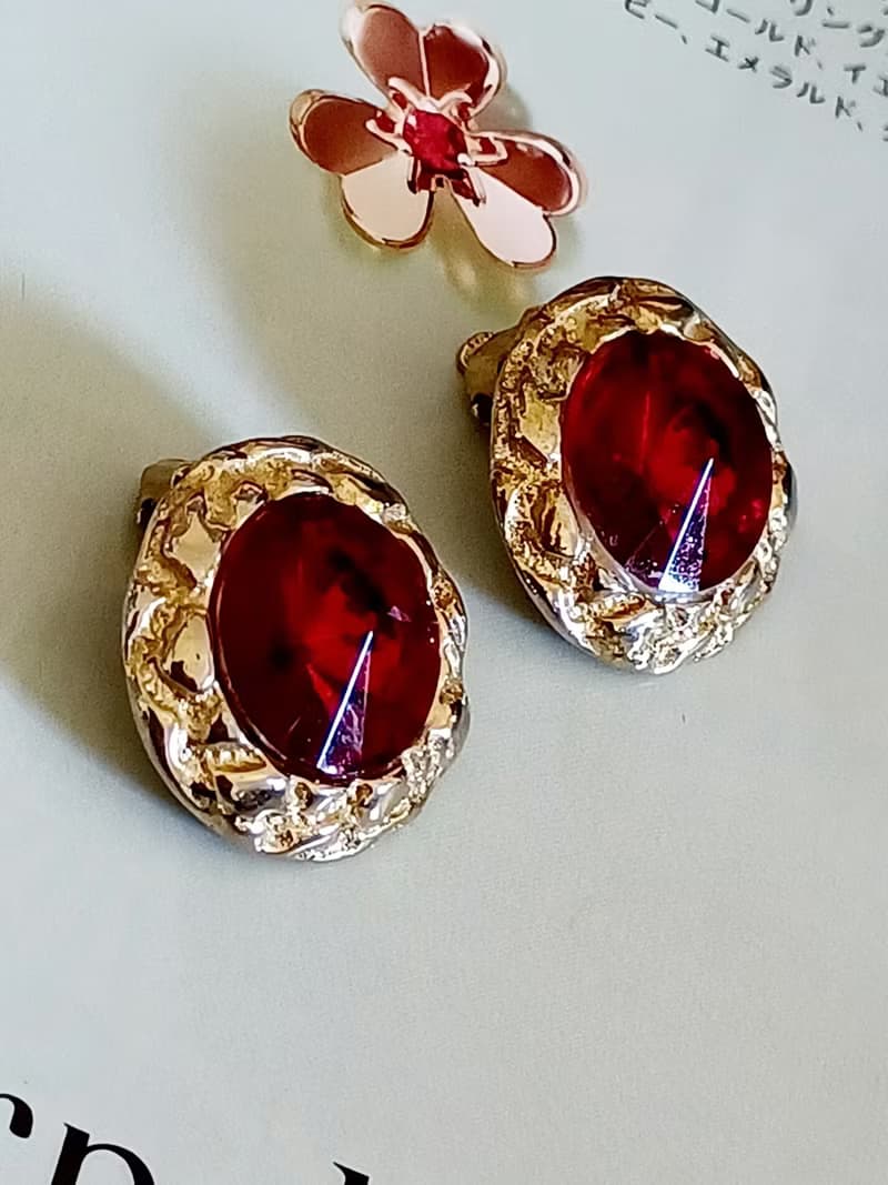 vintage jewelry  艷麗酒紅萊茵尖鑽 夾式耳環