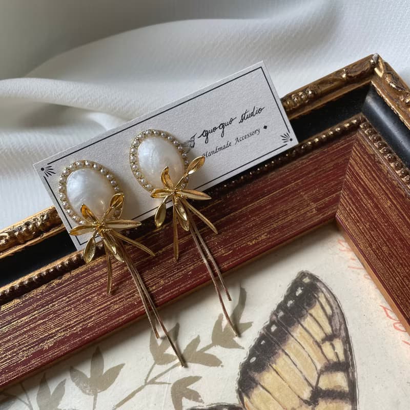 金色枝芽流蘇耳環 流光白