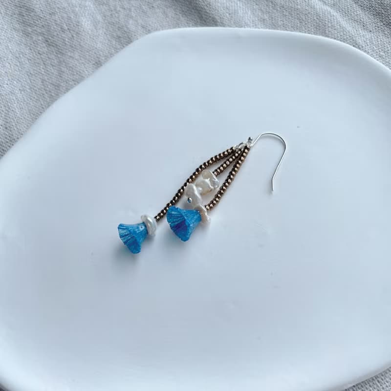 TeenyTinyCraft | 蕊•湛藍 手工耳環/耳夾
