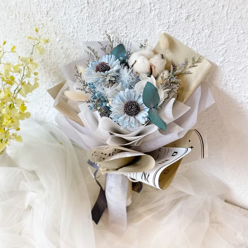 畢業花束 白雲晴空藍擴香向日葵花束 畢業禮物 生日 畢業季