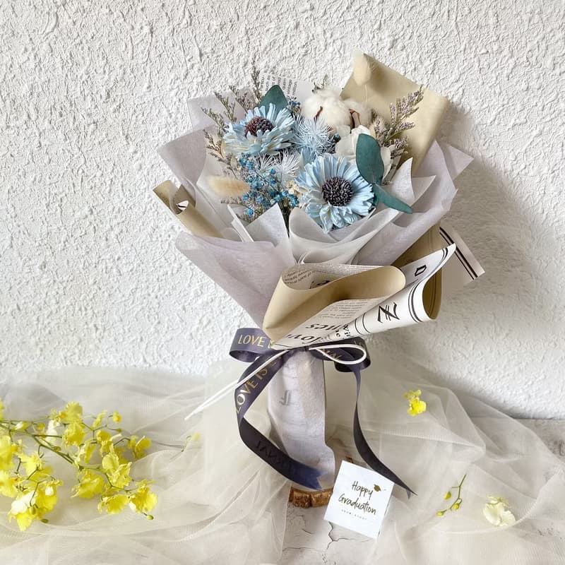 畢業花束 白雲晴空藍擴香向日葵花束 畢業禮物 生日 畢業季