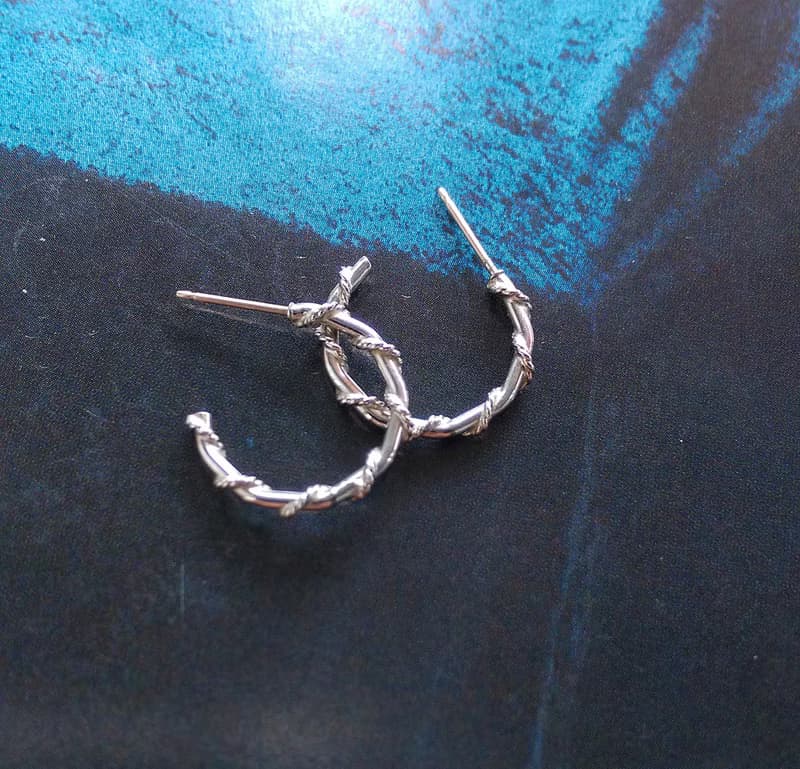 Vintage Jewelry 西洋古董飾品 銀色調 小C圈 纏繞 針式耳環