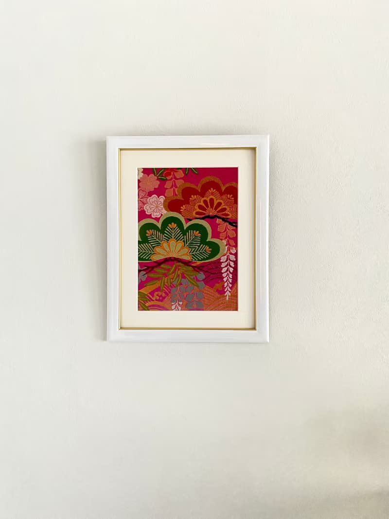 額装025　刺繍着物 松 和モダン 和風インテリア プレゼント 結婚祝 新築祝 長寿祝 縁起物 額装インテリア